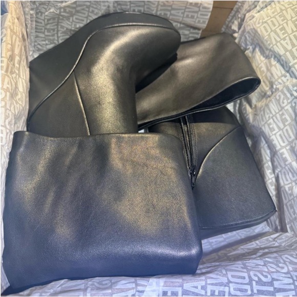 Steve Madden Black Heeled Boots - Picture 3 of 4